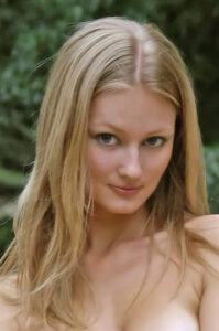 Metart model Julia AM
